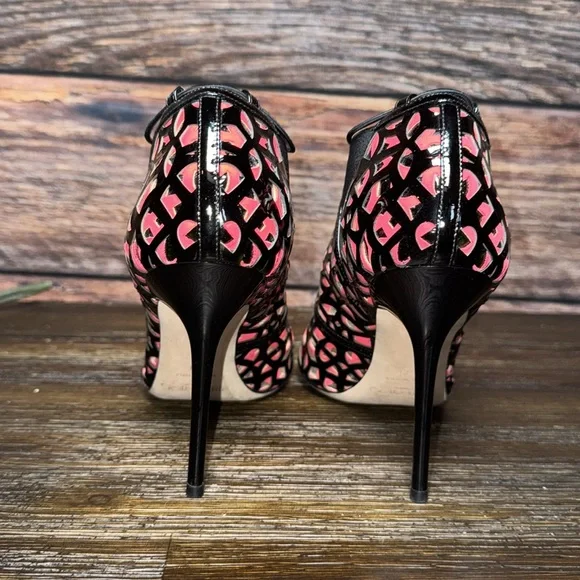 JIMMY CHOO TACTIC LASER-CUT PATENT LATHER CUTOUT BOOTIE HEEL SHOES 39 / 9 $1575 - Picture 5 of 10